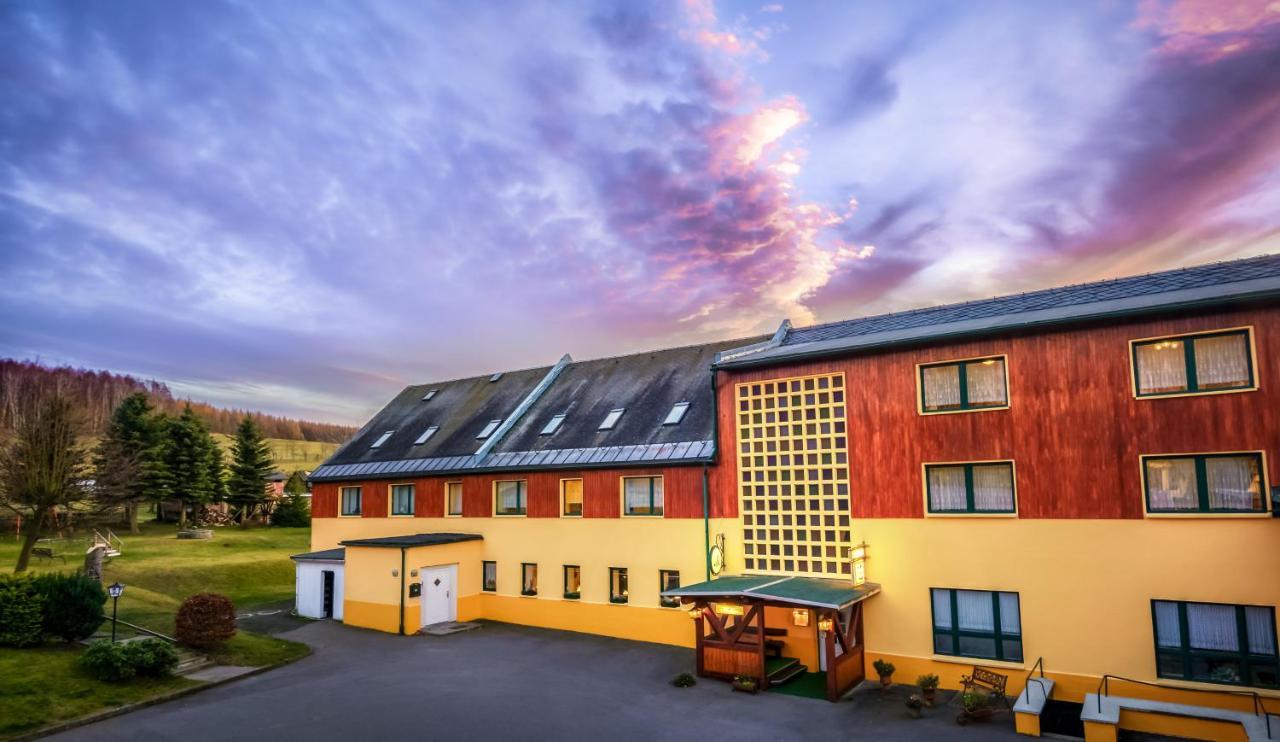 Ferienhotel Goldhuebel Neuhausen am Rheinfall Dış mekan fotoğraf