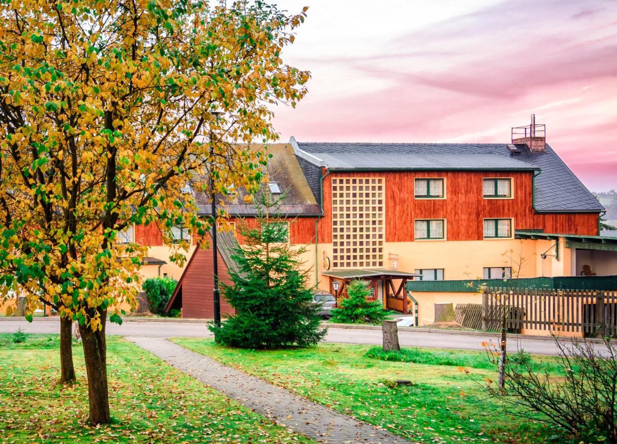 Ferienhotel Goldhuebel Neuhausen am Rheinfall Dış mekan fotoğraf