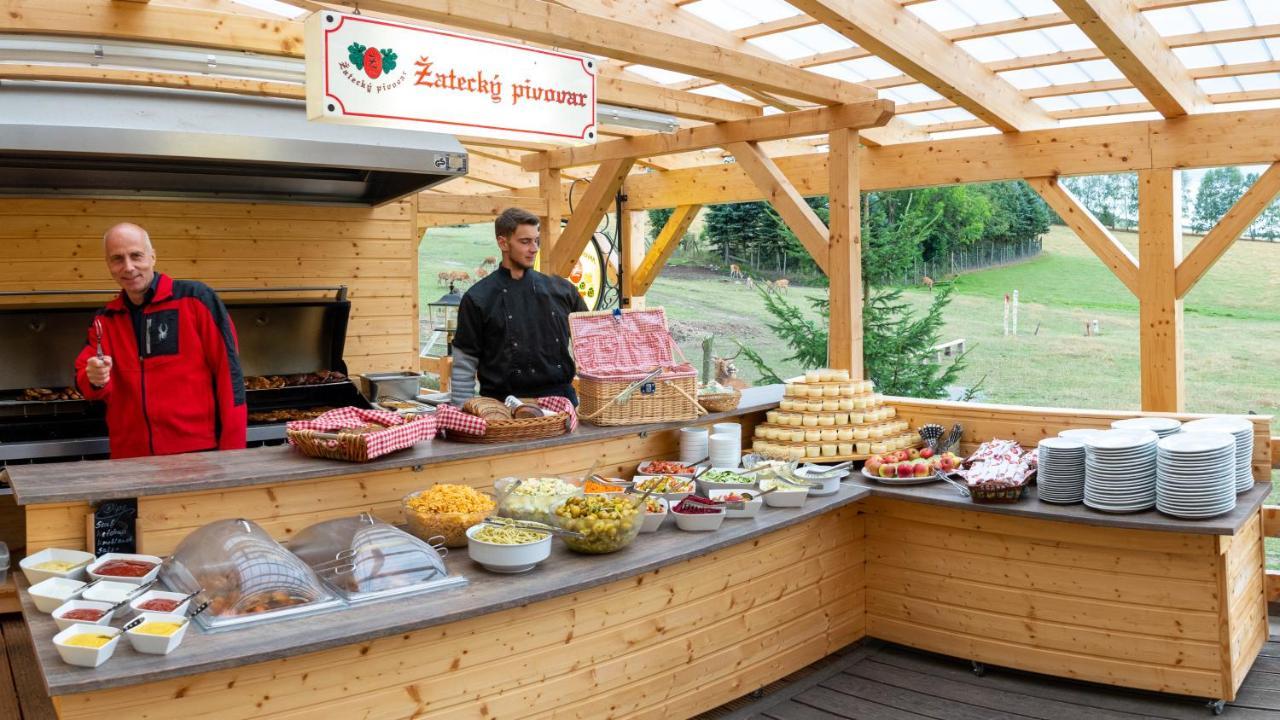 Ferienhotel Goldhuebel Neuhausen am Rheinfall Dış mekan fotoğraf