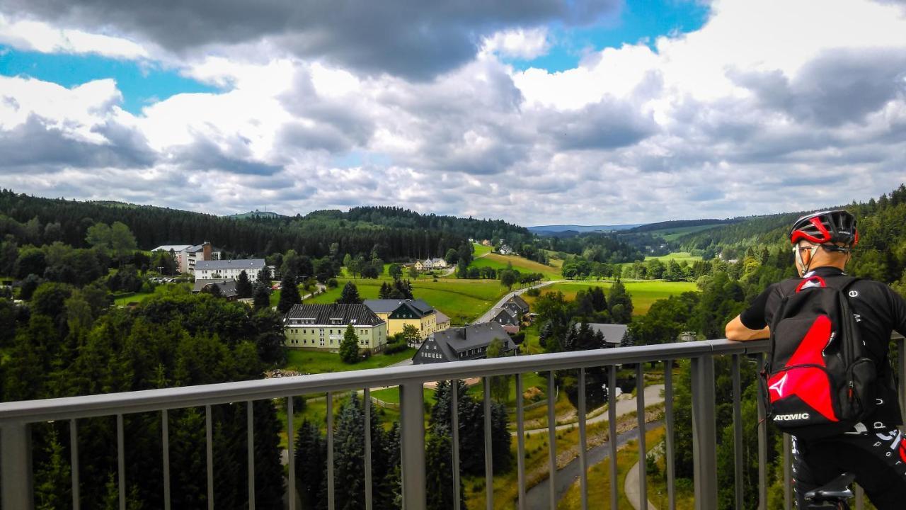 Ferienhotel Goldhuebel Neuhausen am Rheinfall Dış mekan fotoğraf