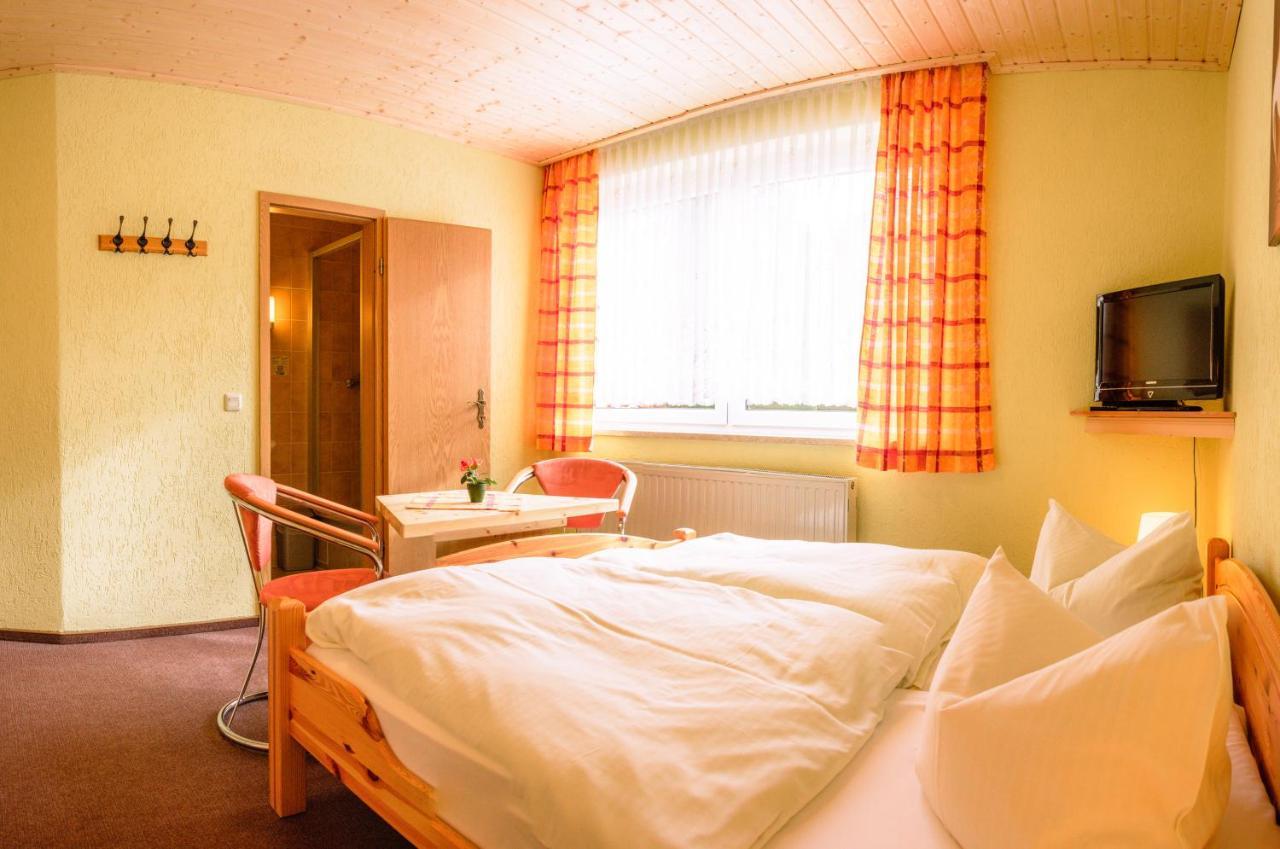 Ferienhotel Goldhuebel Neuhausen am Rheinfall Dış mekan fotoğraf