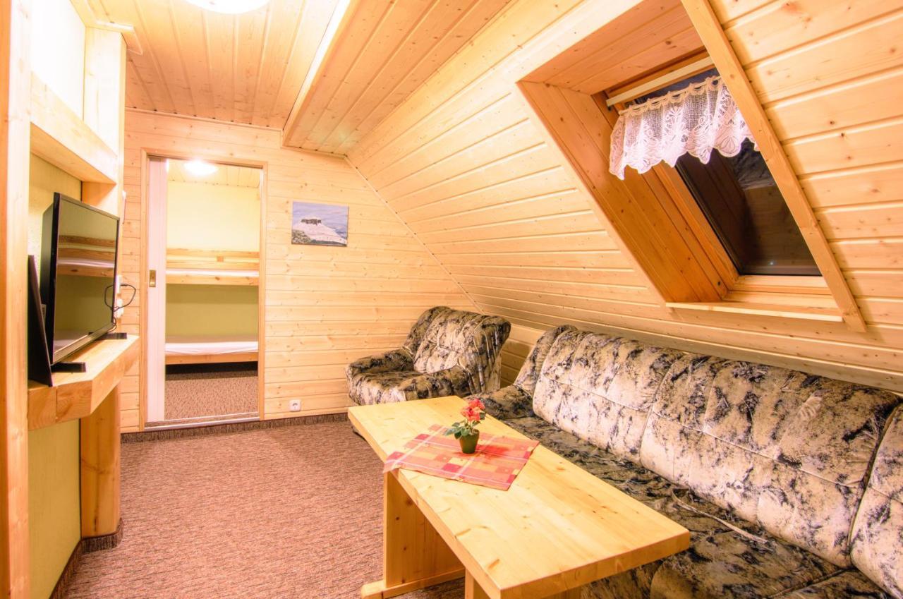 Ferienhotel Goldhuebel Neuhausen am Rheinfall Dış mekan fotoğraf